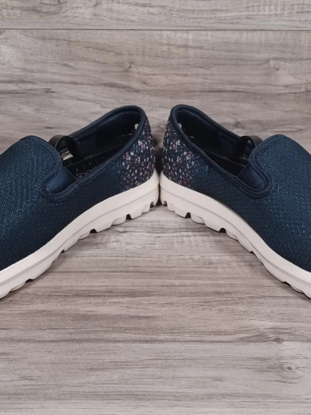Skechers GO WALK Goga Mat Women's Size 8.5 Hands Free Slip-ins Floral Navy